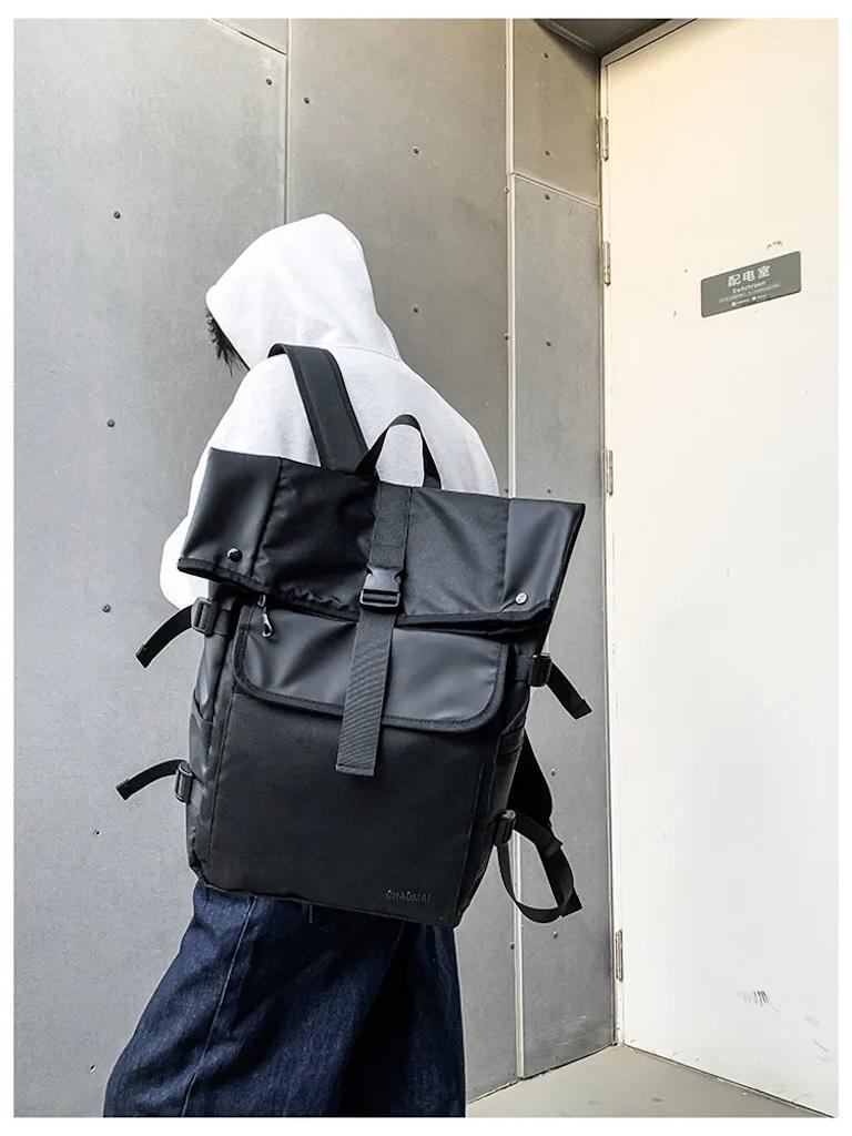 Mochila Urbana Negra Porta Notebook Hebilla Unisex